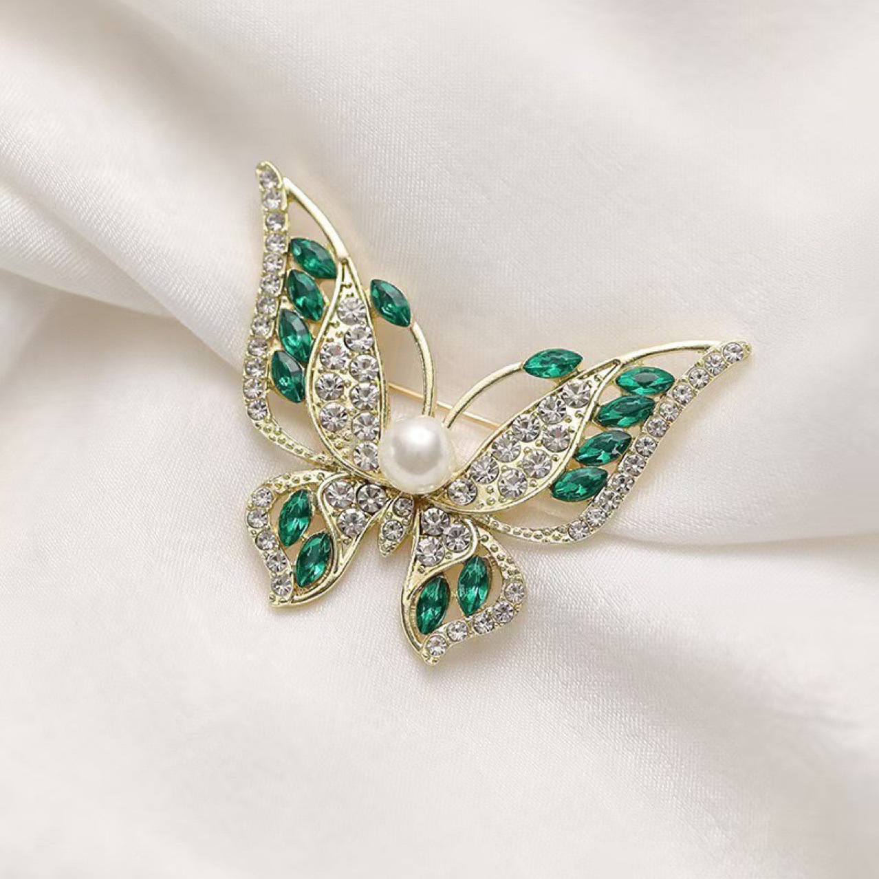 Elegante spilla a farfalla verde con strass per donna_voghion.com