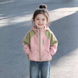 女童外套春装2026新款春秋款儿童冲锋衣小女孩今年超好看夹克上衣
