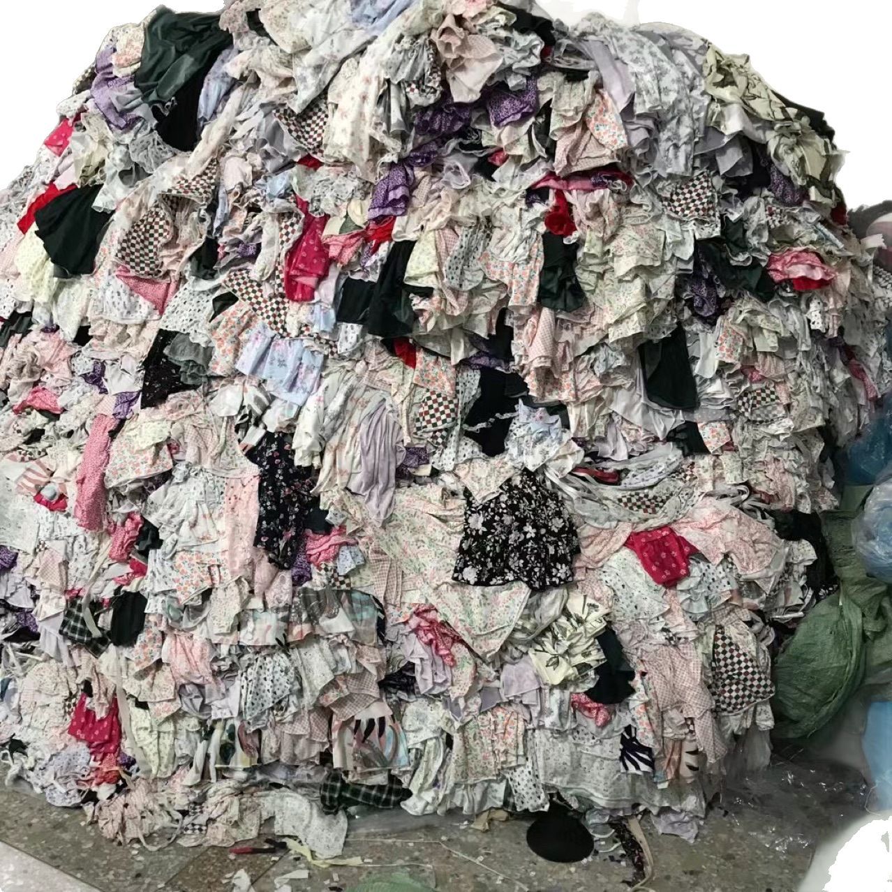 Inventario de fábrica Camisón de cola Ropa abigarrada Ropa variada de cuatro estaciones Liquidación barata Venta al por mayor de manga corta