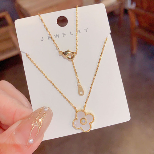 New Fashion Lucky Clover Necklace, Lightweight and Unique Design, Elegant Lockchain, High-End Choker Necklace for Influencers