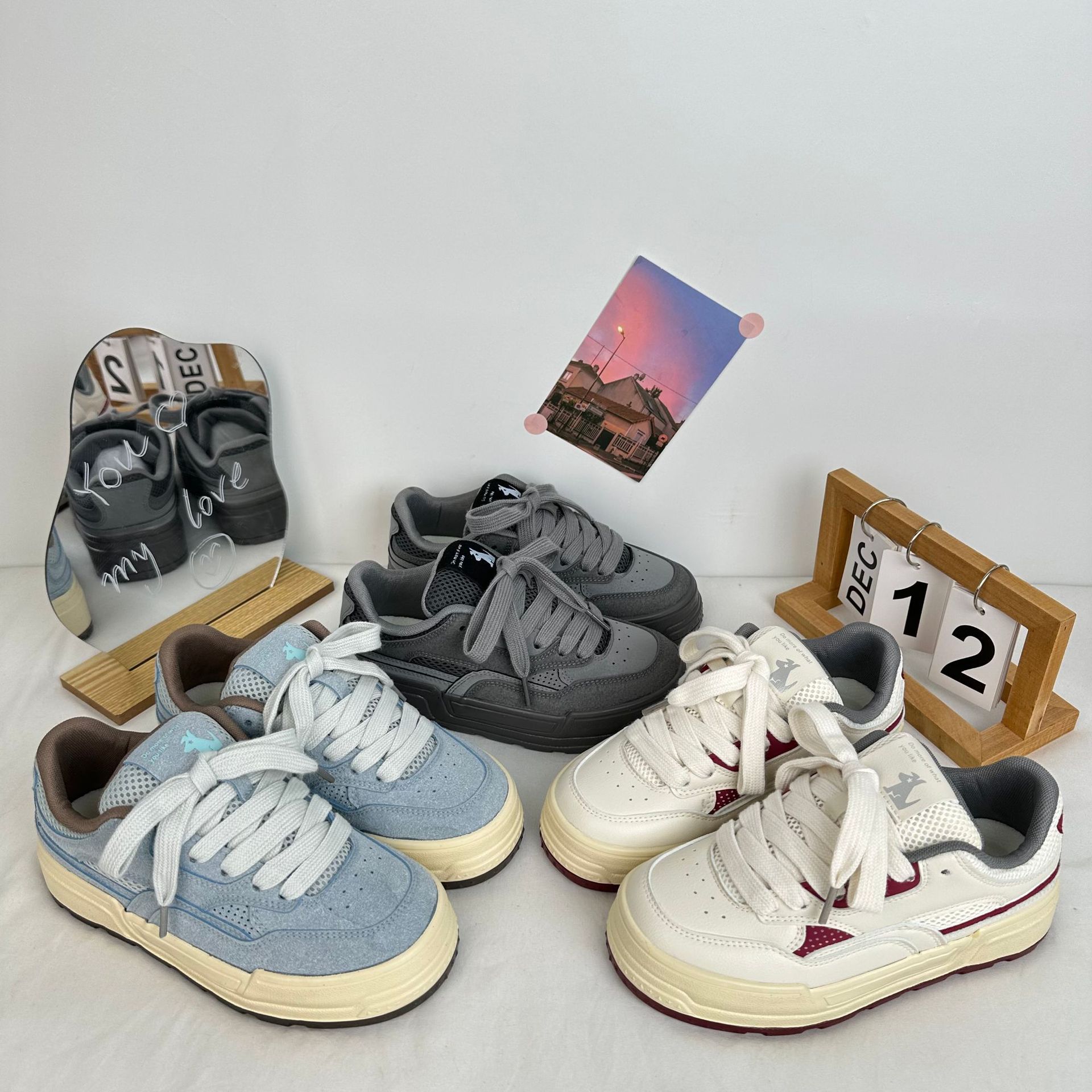 Yuanbo versátil retro zapatos de cabeza redonda para mujeres 2024 otoño estilo de nicho de diseño de zapatos de skate blanco