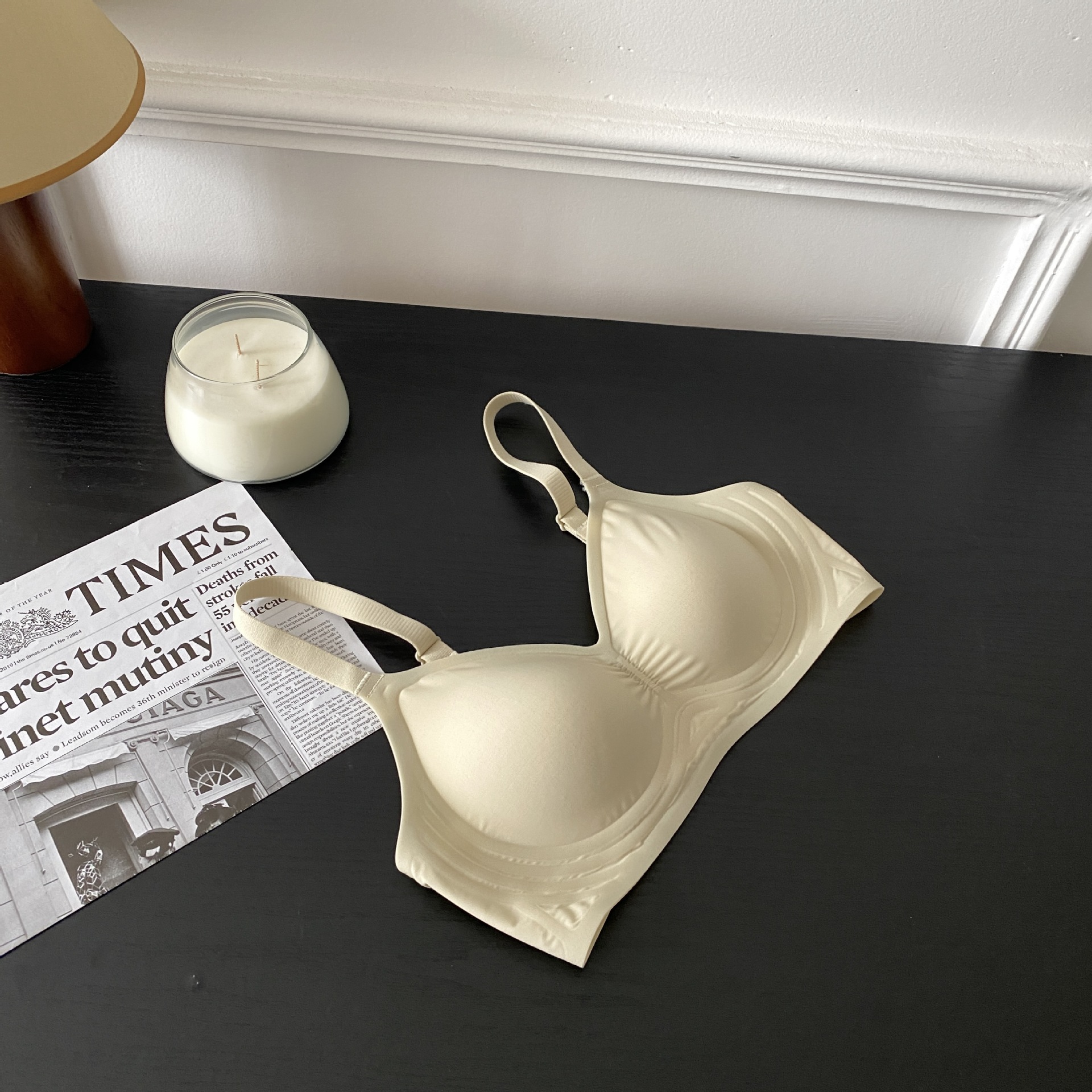 2024 nueva primavera y el verano simple chica fresca sujetador brillante sin costuras cómodo inalámbrico pequeño pecho empuja hacia arriba la ropa interior para las mujeres