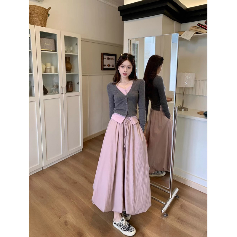 Gentle Wind suit Women's Spring Sweet Hot Fake Two-piece Contrast Color Short Knit Top Bud Skirt Two-piece Set