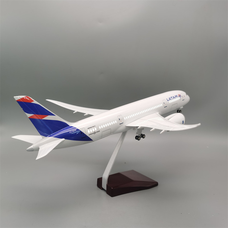 47cm Latam Airlines B787 Aircraft Model with Wheels and Lights Alloy Aircraft Model Aircraft Model Can Be Shipped in One Piece