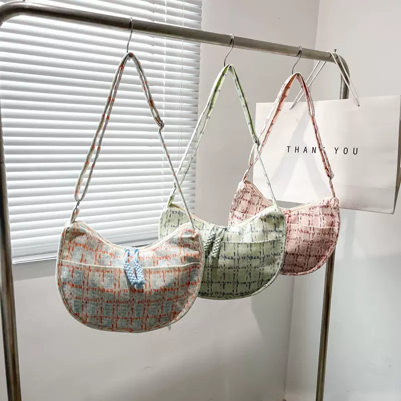 跨境清新斜挎包2025爆款斜挎饺子包日系灯芯绒格子女包百搭单肩包