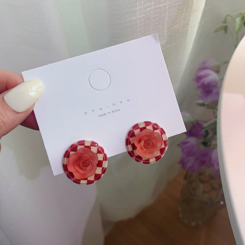 Fashion Acrylic Chessboard Plaid Round Flower Resin Stud Earrings display picture 2