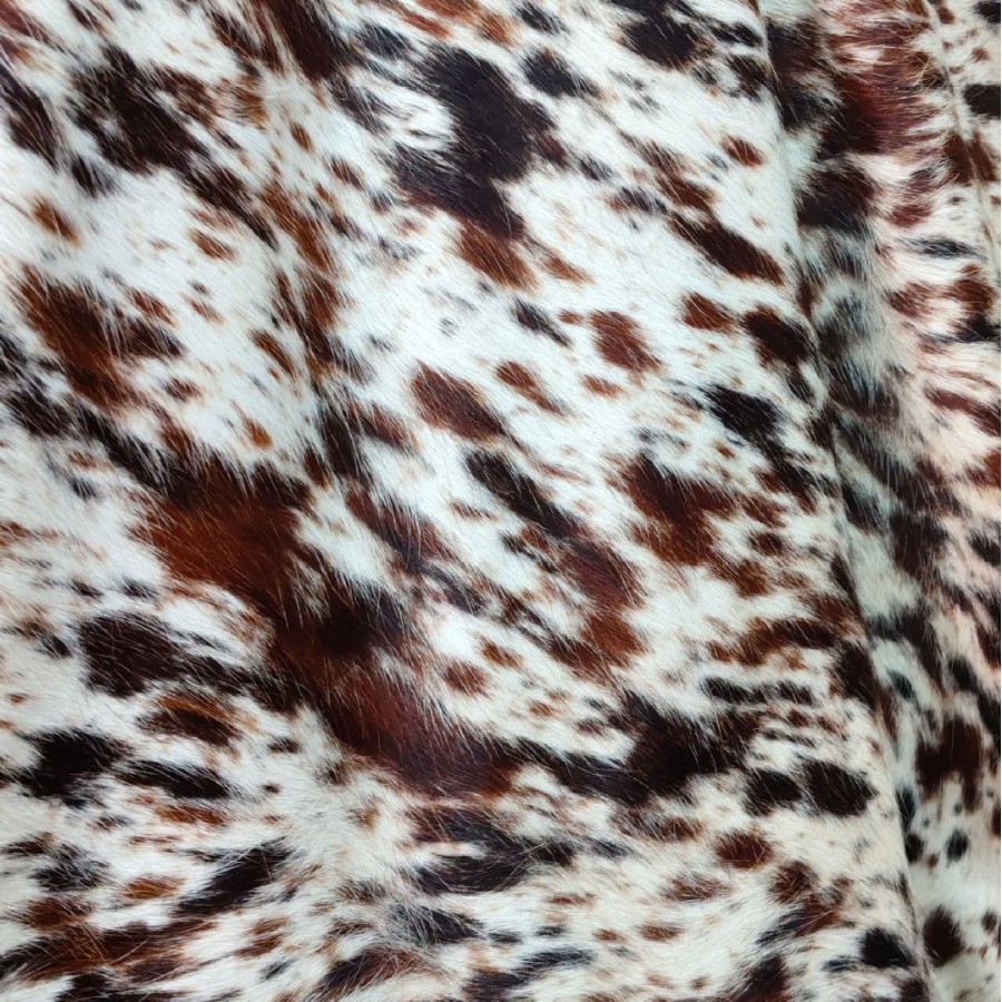 厂家直销 彩色甩点马毛 自然甩整张牛毛皮 饰品箱包用牛皮毛一体