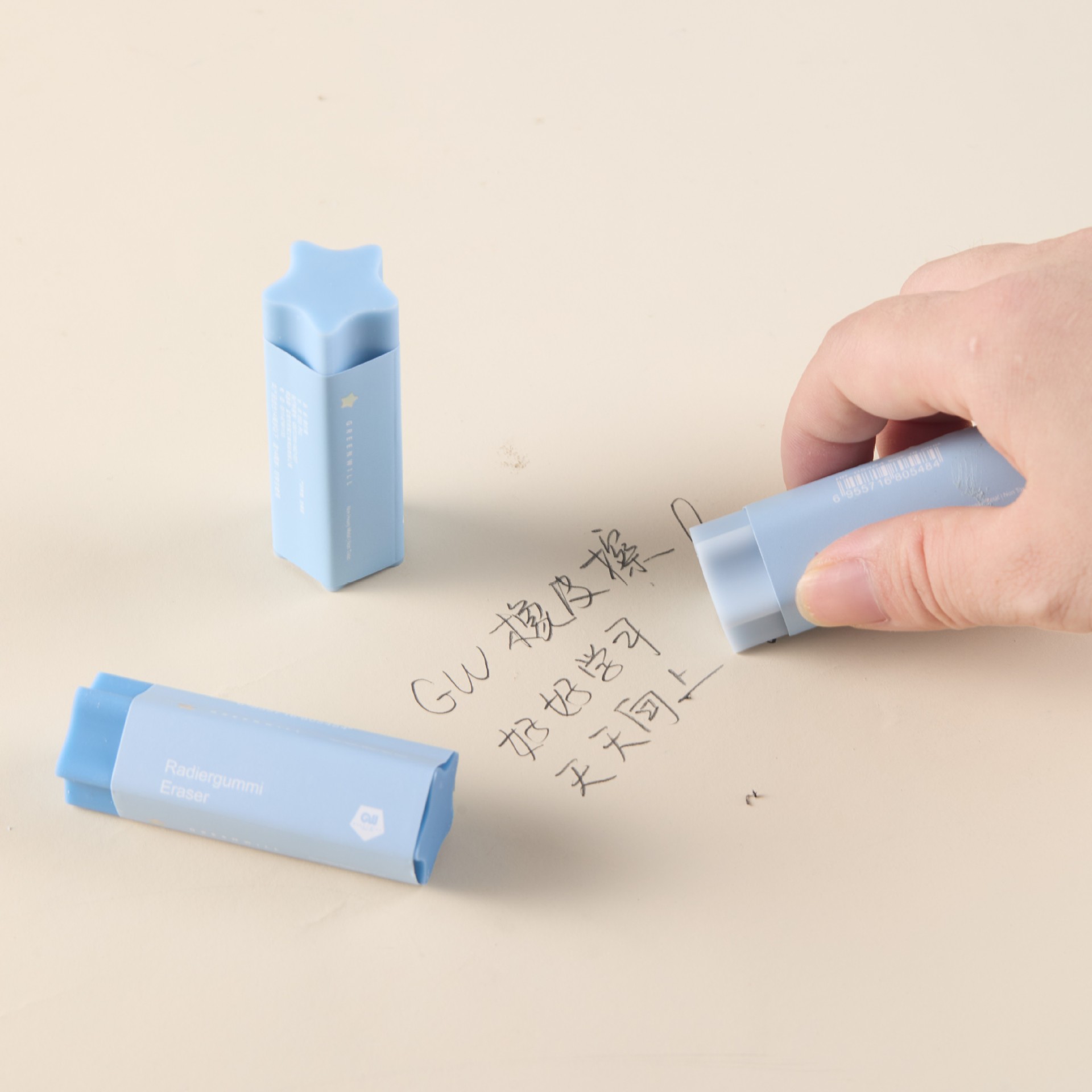 El pegamento de la estrella de pentagrama es bueno, la goma de borrar de color gradiente de los estudiantes de jardín de infantes con un conjunto real de goma de borrar limpia y sin marcas.