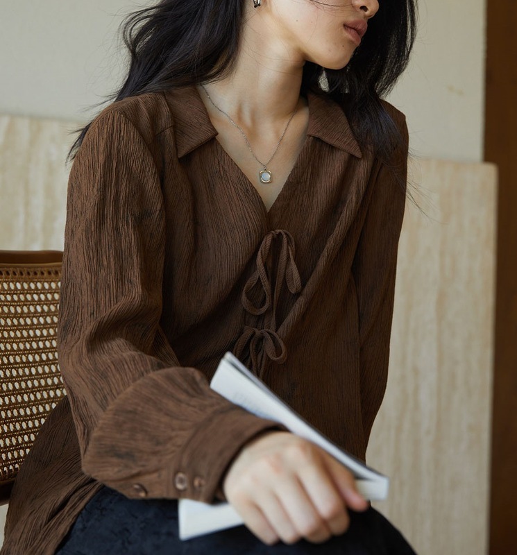 しわの筋肉感のバンドは腰を収めて長袖のシャツの上着の女性の気質のシャツの早春を折ります。|undefined
