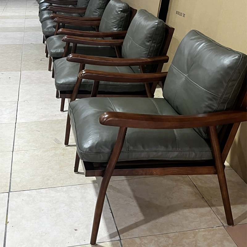 Color de nuez negro madera de cera blanca diseño moderno sala de estar sofá silla de madera de cuero casual nórdica