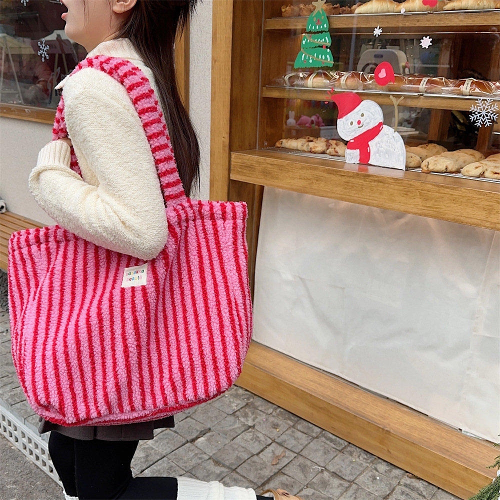 31231 Autumn and Winter New plush polka dot bag, women's hand-held bag, shoulder bag, large-capacity fluffy college student class bag undefined