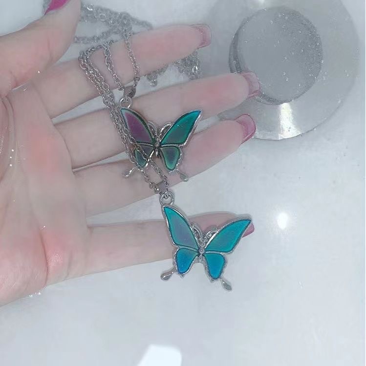 Collar de mariposa que cambia de color cálido, diseño de personalidad de moda, rojo de Internet, novia, pareja, cambio de color cálido