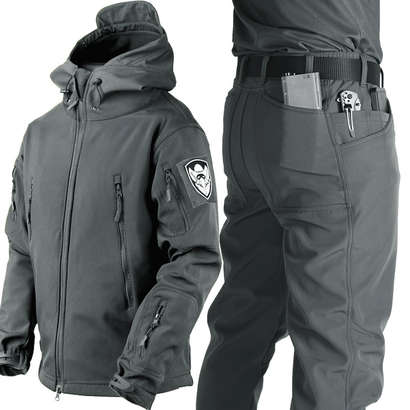 鲨鱼皮跨境软壳冲锋衣套装男战术防水夹克加绒耐磨登山服作训服鲨