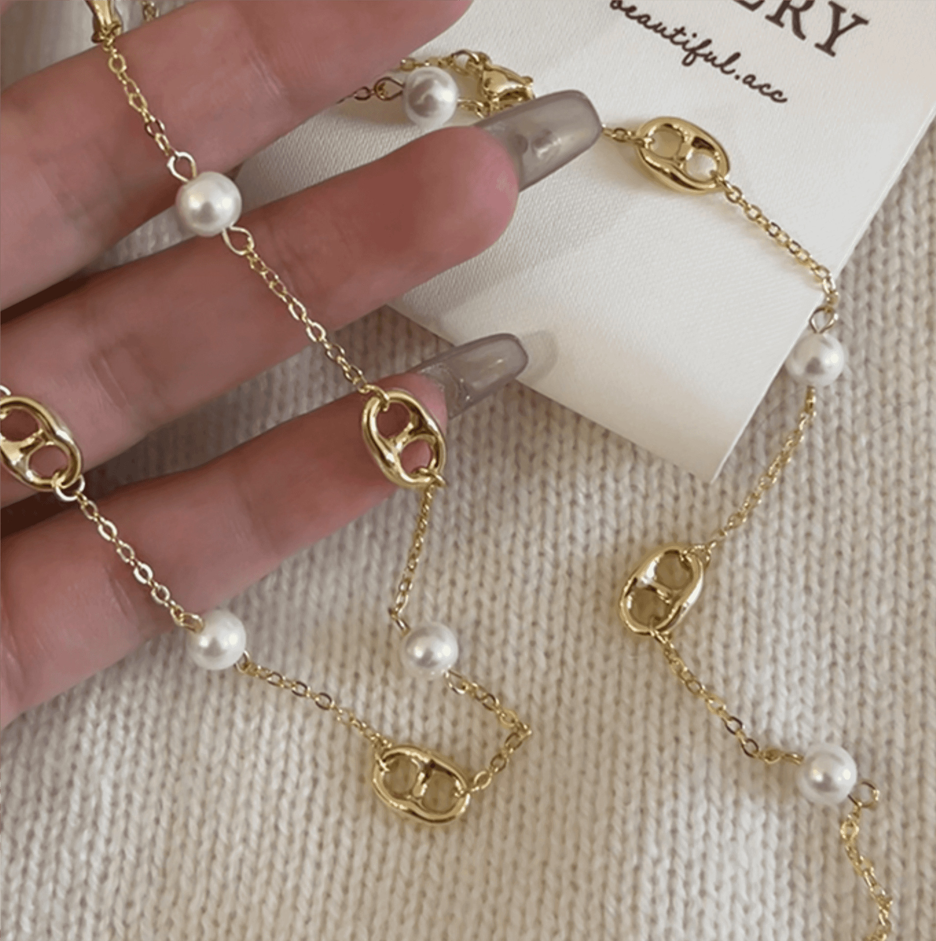 Long necklace from pearl