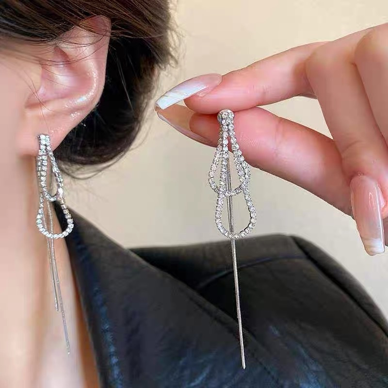 Sophisticated earrings drop-shaped