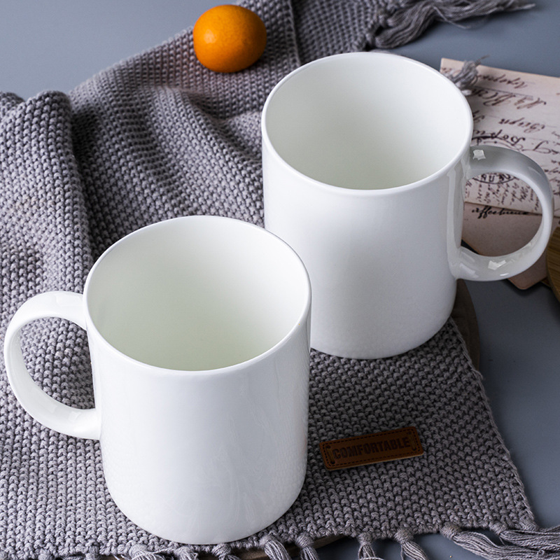 Taza blanca pura simple taza de cerámica taza de agua taza de café de hueso de porcelana taza de leche Jingdezhen hogar con tapa de gran capacidad