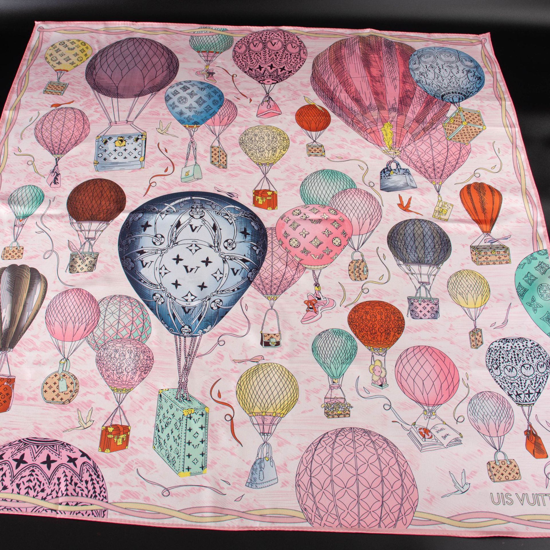 Bufandas de seda de moda europeas y americanas transfronterizas bufandas elegantes de alta calidad lujosas impresión de letras de seda impresión caliente en el extranjero