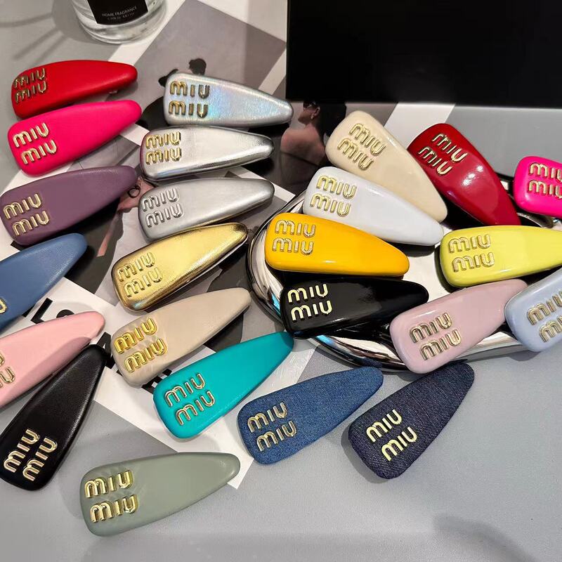 M Letter Textured Metal Label Leather Hair Clip Spring Clip Bb Clip Alligator Clip Exquisite Fashionable Retro M Letter Textured Metal Label Leather Hair Clip Spring Clip Bb Clip Alligator Clip Exquisite Fashionable Retro