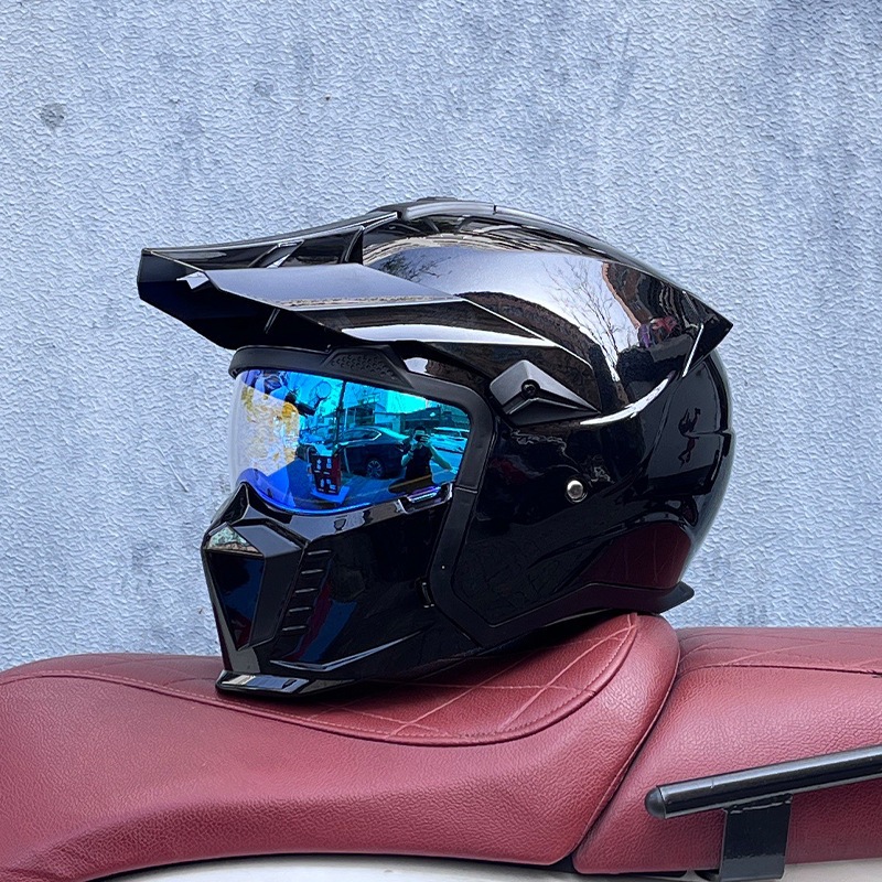 팬텀 블루가 가미된 ​​밝은 블랙