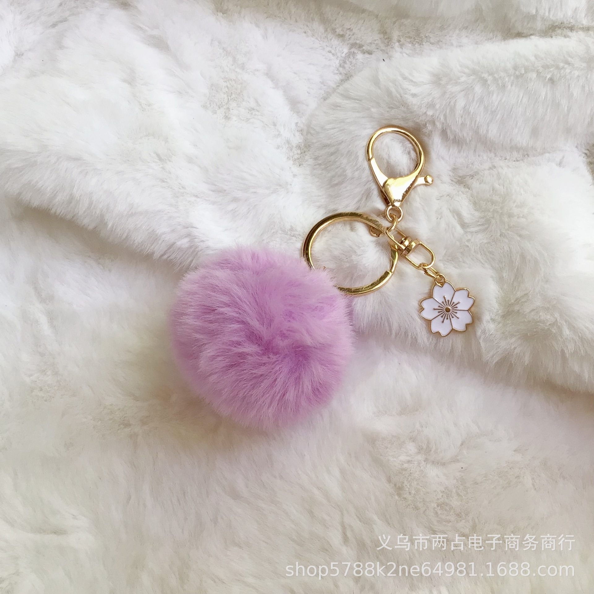 Spot aleación transfronteriza gota aceite flor de cerezo colgante llavero colgante de bola de pelo 5cm imitación conejo rex bola de pelo colgante de flor de durazno