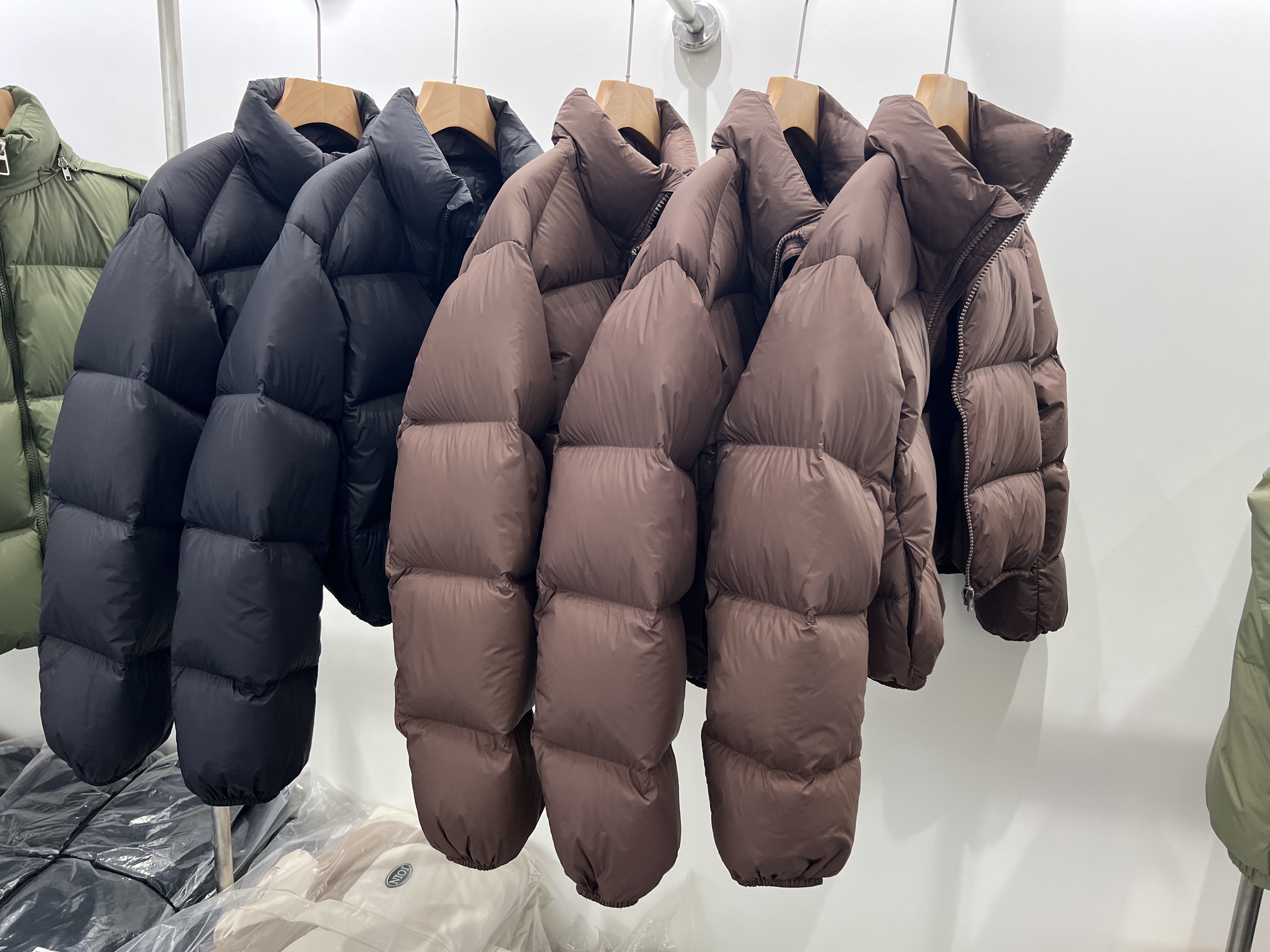 White Duck Down Puffer Jacket For Women Trendy Kendall Jenner Style_voghion.com