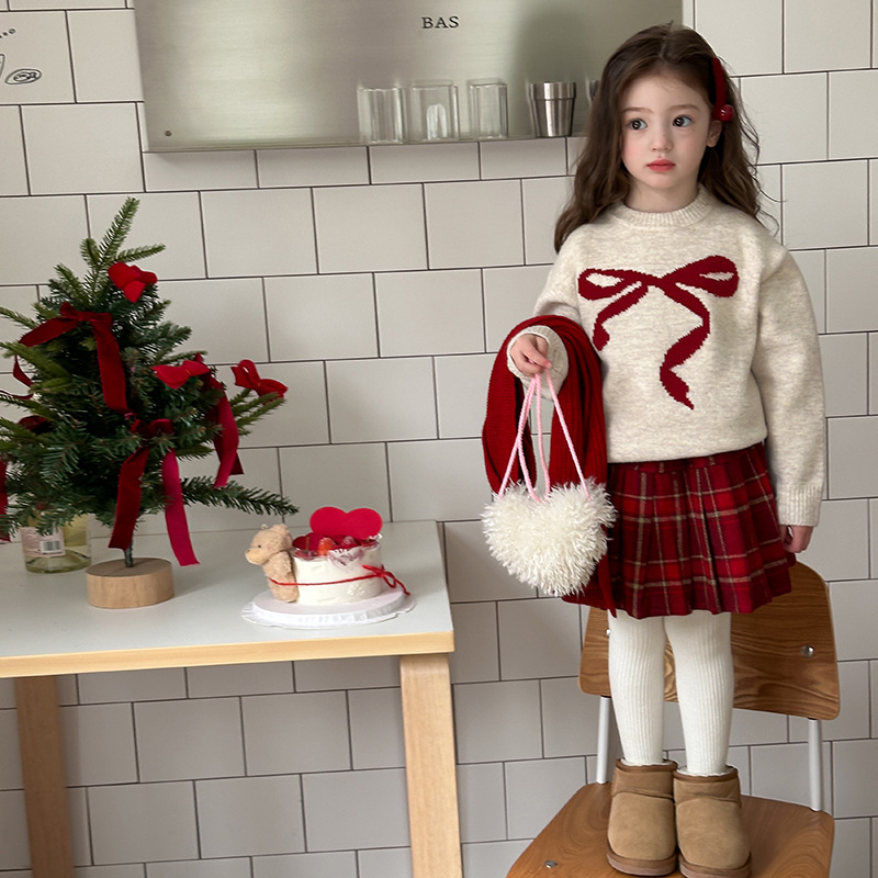 艾摩貝の子供服の韓国版2024冬の女の子の洋風の甘い蝶結びのジャカードの厚いニットのセーター