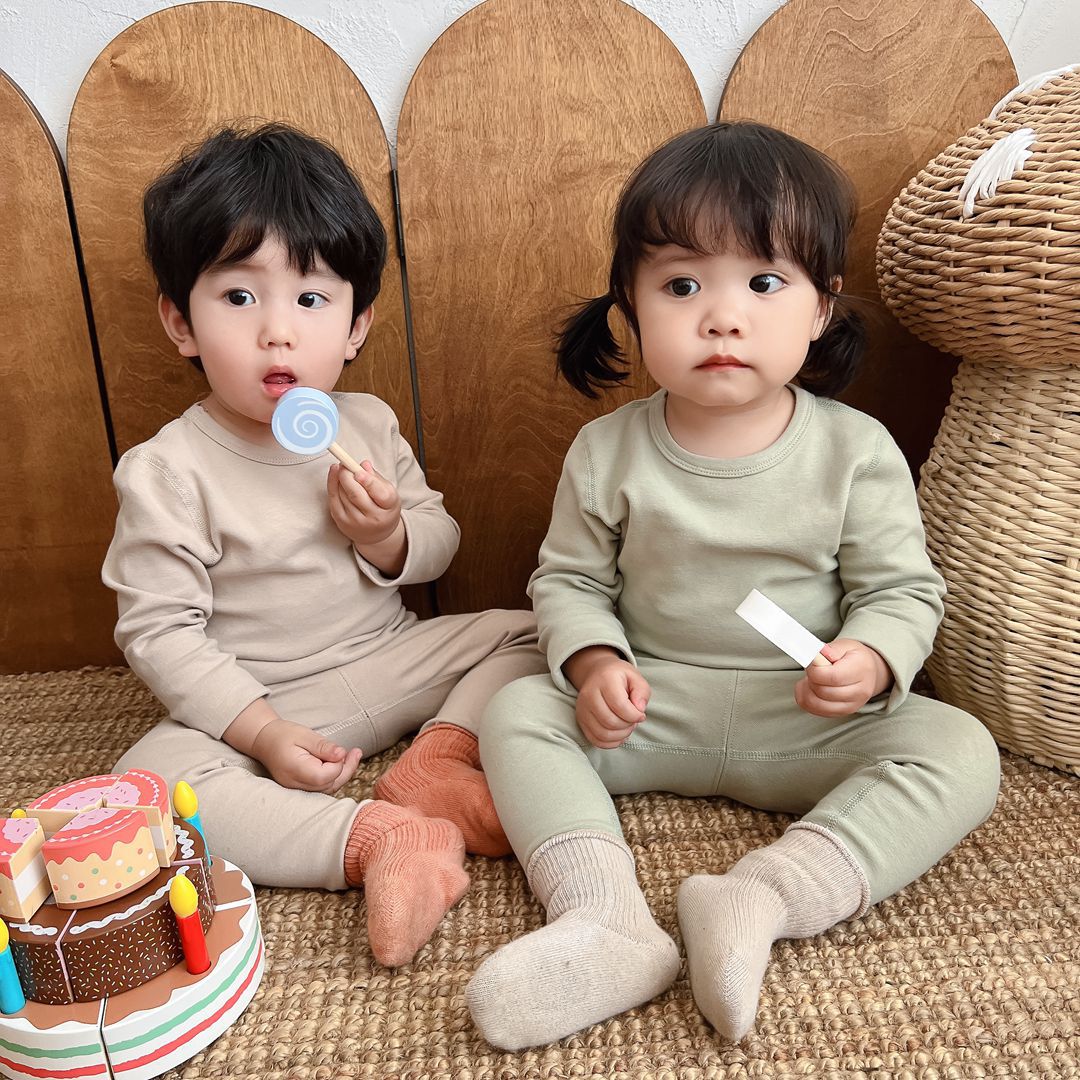 어린이 뼈없는 가을 옷 소년 소녀를위한 가을 바지 따뜻한 면 속옷  잠옷 세트 가을과 겨울 집 옷 한국어