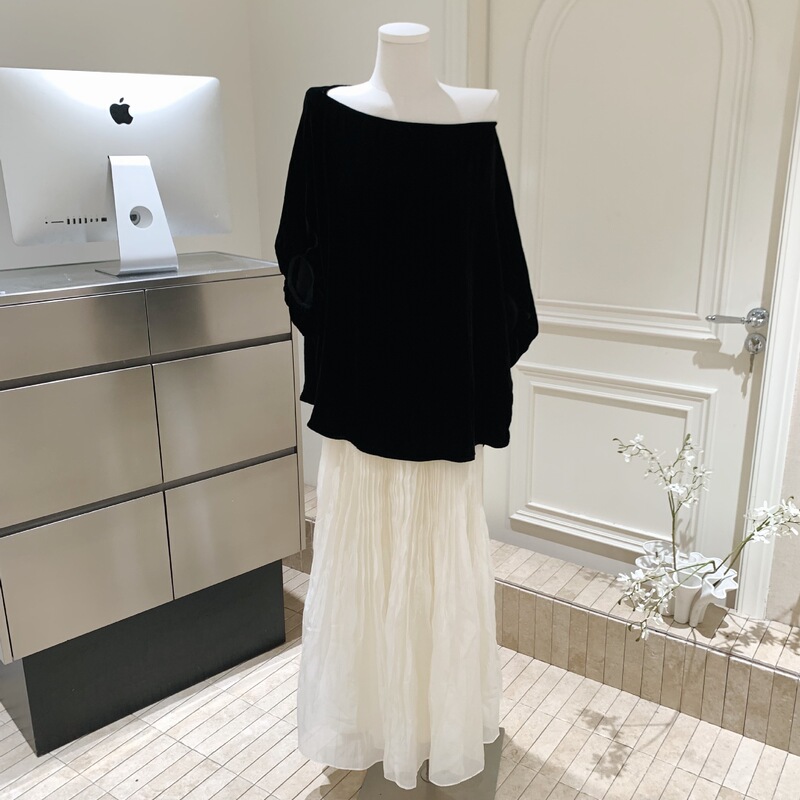 Lihu Li Hui'Er Black Iris Off-Shoulder Short Sleeve T-Shirt Blouse Silk Velvet Top for Women Summer Lihu Li Hui'Er Black Iris Off-Shoulder Short Sleeve T-Shirt Blouse Silk Velvet Top for Women Summer