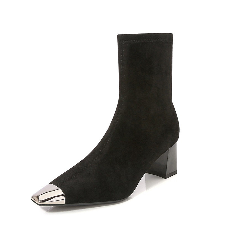 太さとショートブーツの女性は2024年秋冬の新型のやせている靴の四角い頭のスエードの英倫風の中で筒がやせているマーティンの靴を現します。