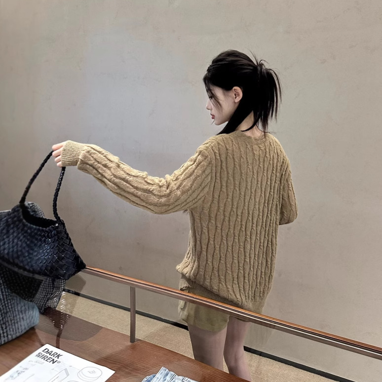 RHGD实拍  早秋韩系咖色系长袖针织毛衣开衫+卡其短裤+丝巾三件套|undefined