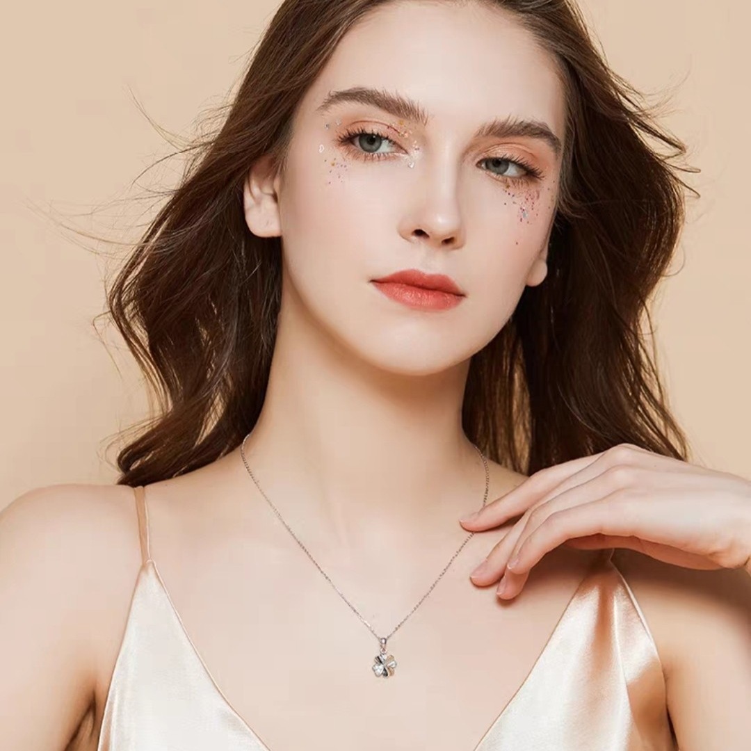 Klavertjevier ketting voor dames vergulde sleutelbeenketting_voghion.com