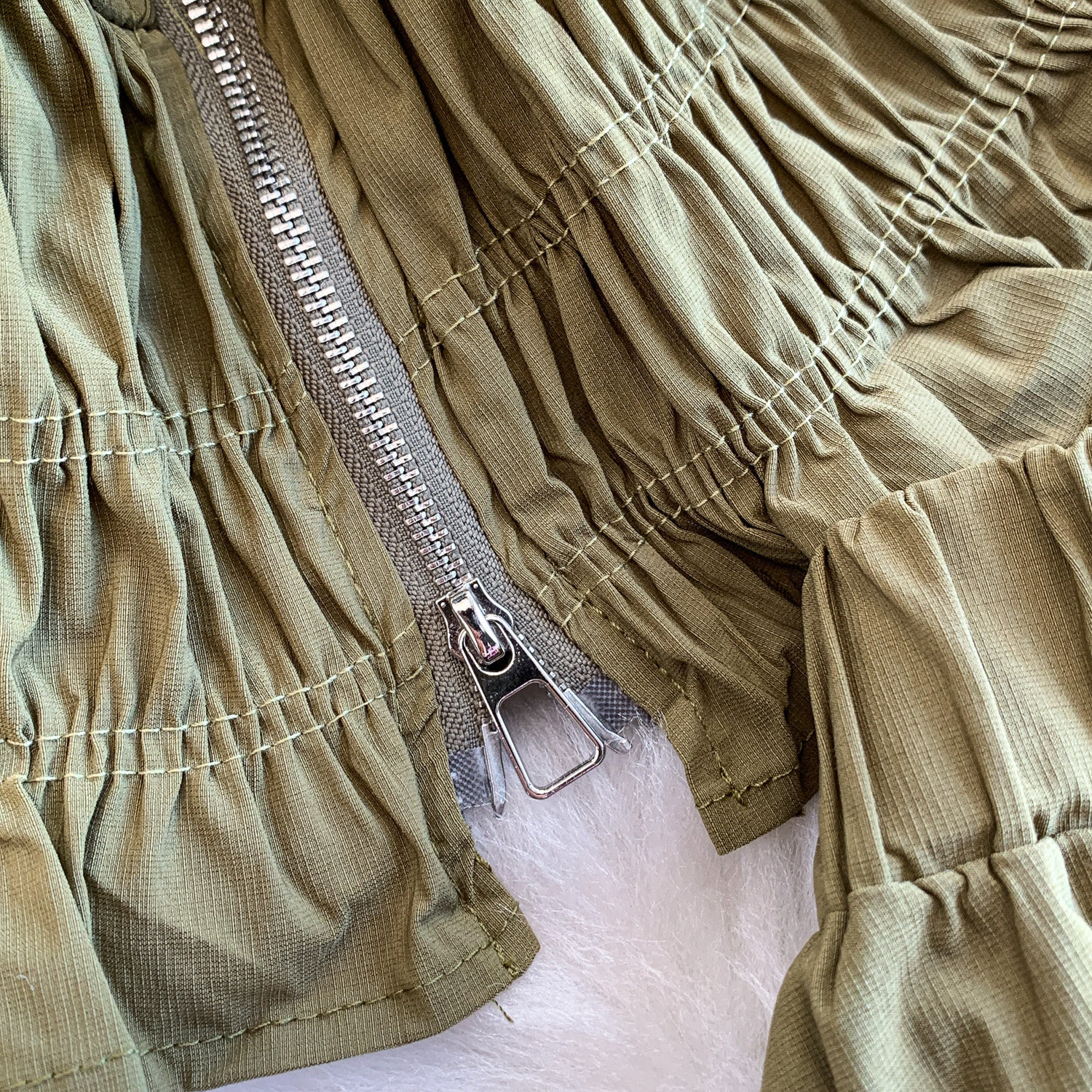 Women's French Style Sophisticated Two Piece Set Versatile Double Zipper Round Neck T-Shirt High Waisted Pleated Skirt_ecoleips.com