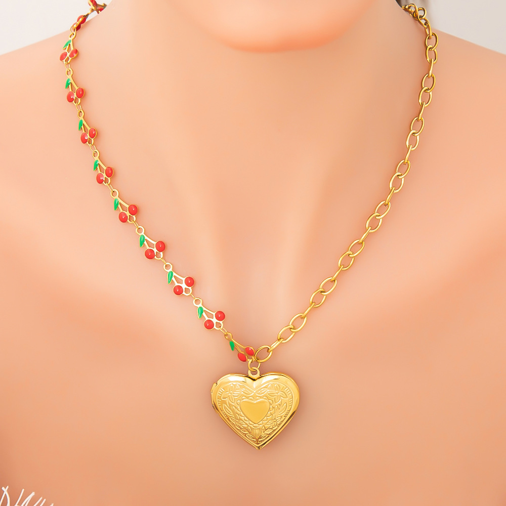 17g Weight PVD Coated Gold Plating Process 18K Gold Plated Plating Material Glass, Titanium Steel Pendant Material Pendant Necklace Classification Titanium Steel Chain Material Beaded Chain, Paperclip Chain, cable chain Chain Type 1 Piece Quantity Casual, Daily Occasion Glass, Titanium Steel Material Cherry, Heart Shape, Strawberry Pattern Women's Gender Plating Design Cute Style Gold Color Cute Cherry Heart Shape Strawberry 18K Gold Plated PVD Coated Glass Titanium Steel Beaded Chain Paperclip Chain Cable Chain Pendant Necklaces Wholesale 无