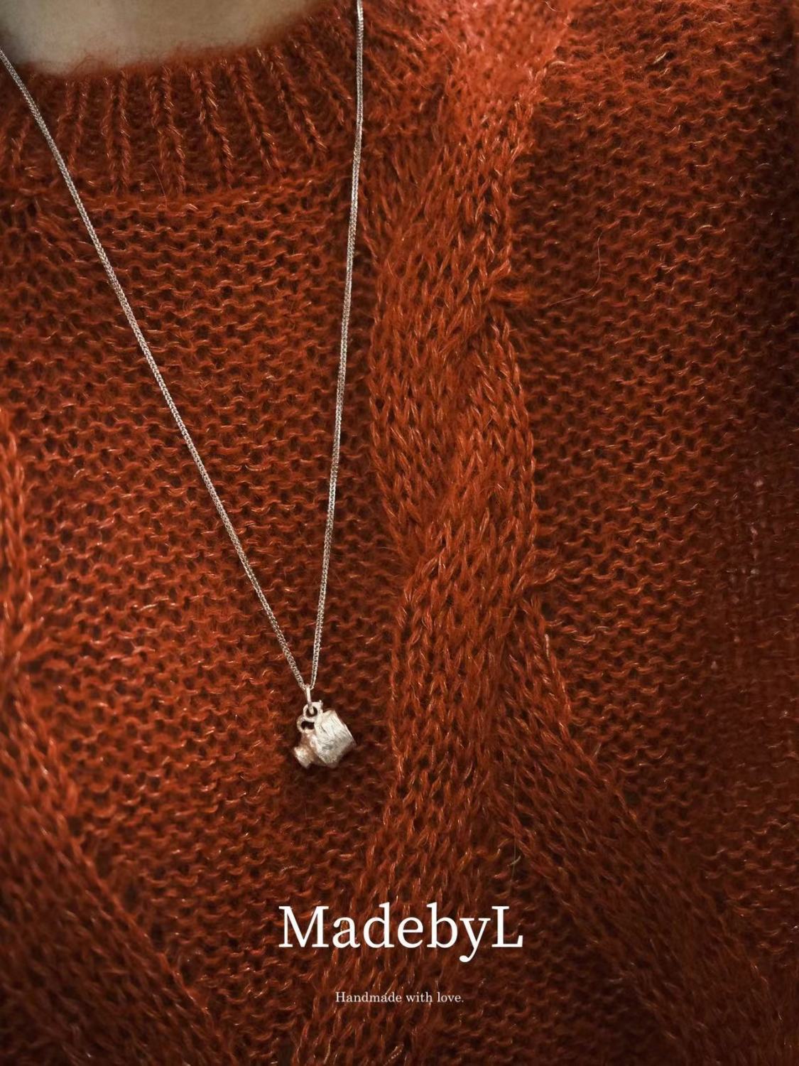 오리지널 틈새 디자이너 손으로 조각한 수제 컵 펜던트 스웨터 체인 선물