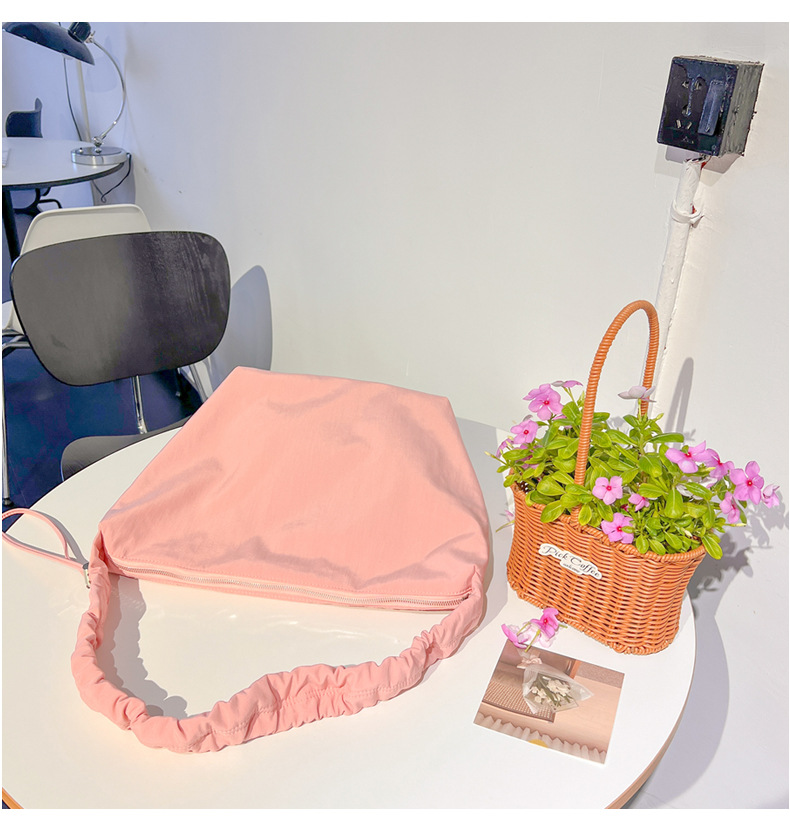 A new large-capacity women's single-shoulder bag with cross-border fashion and simplicity, a fresh and artistic crossbody bag, and a student commuting bag undefined