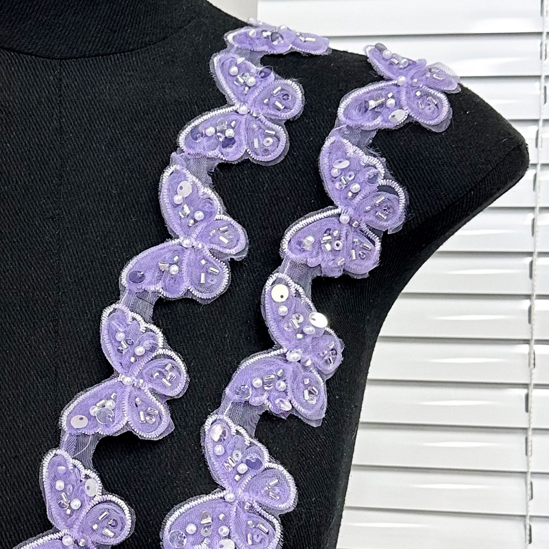 Placa de flores de encaje de sequela cuentas de clavos mariposa de color decoración ropa infantil zapatos sombreros maletas cortinas accesorios de vestido