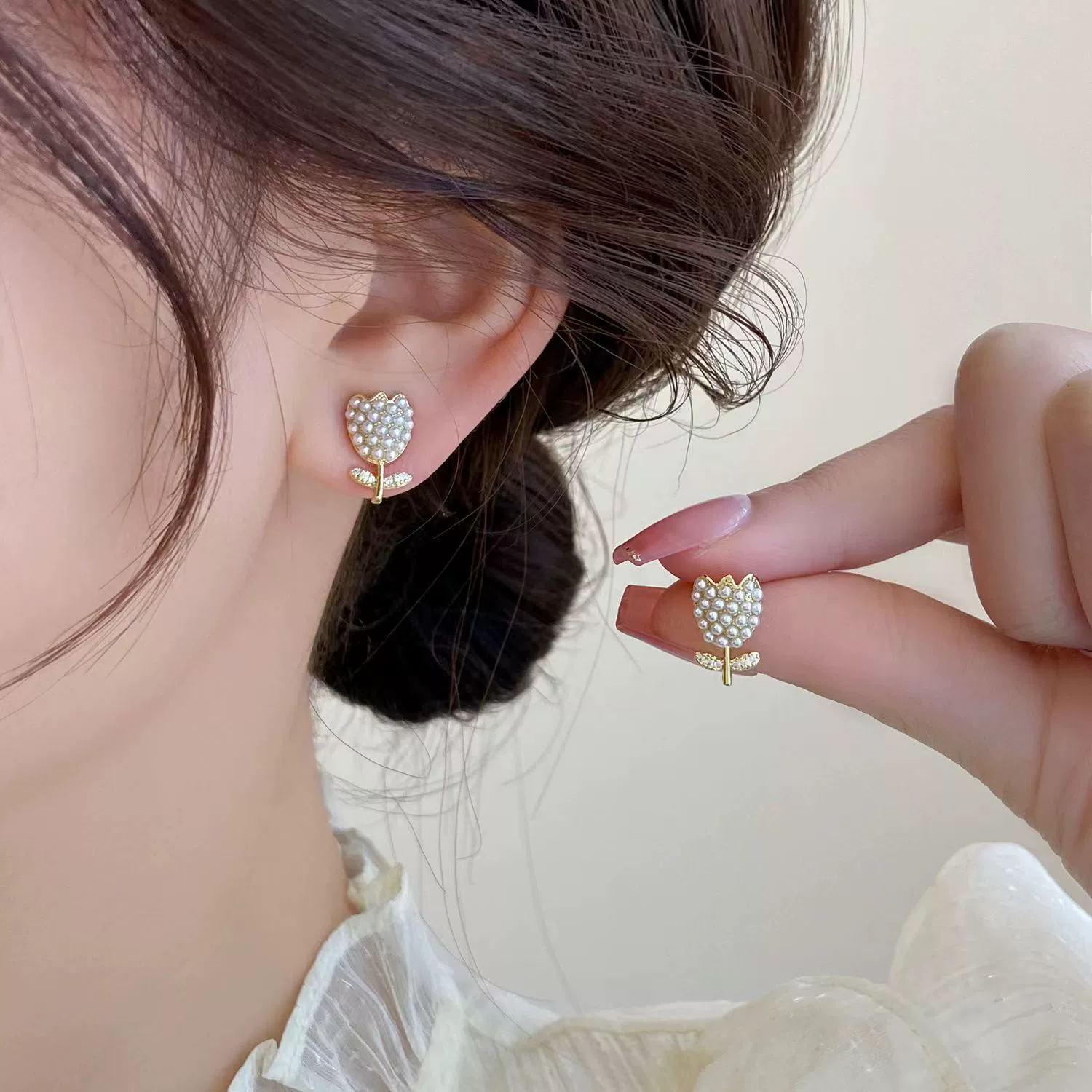 Cute sophisticated small universal earrings pearl
