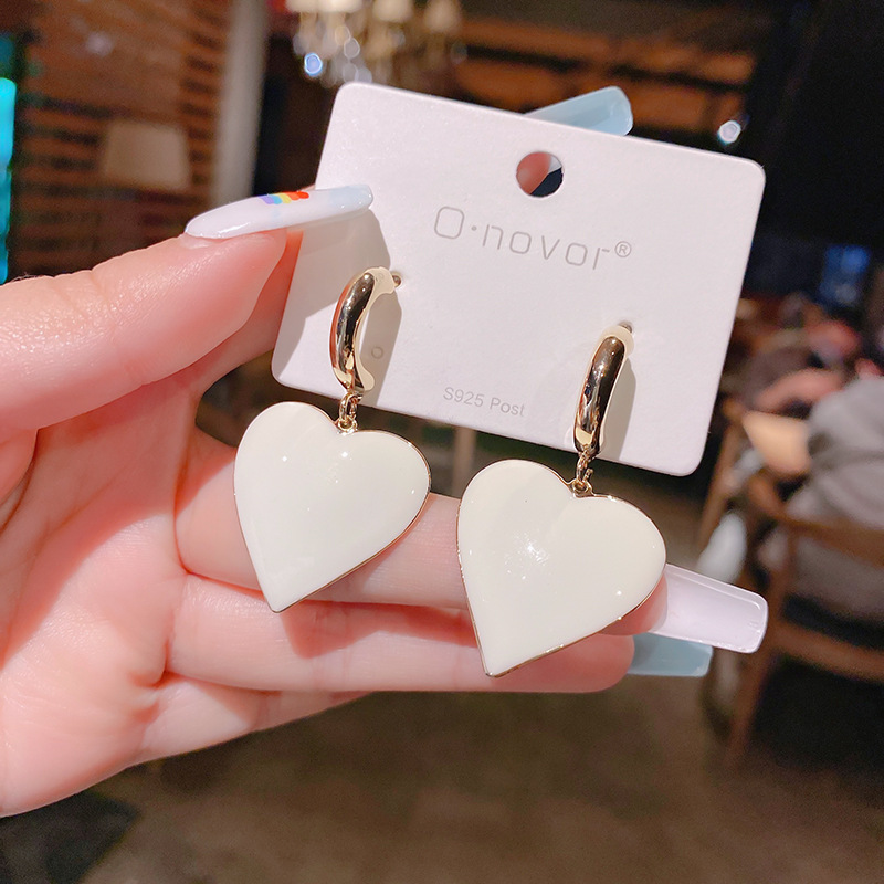 White Heart Earrings Temperament Exaggerated Atmosphere High-end Ear Jewelry display picture 2