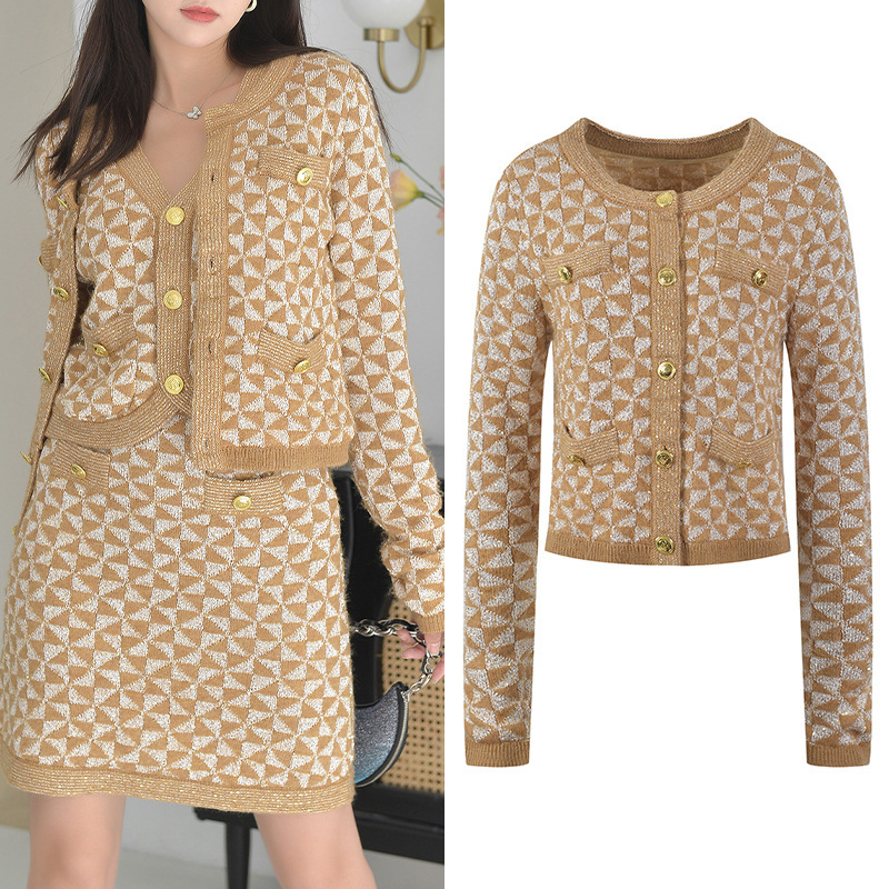 2022 autumn and winter New elegant round neck long sleeve short rhombus sweater coat French commuter top for women