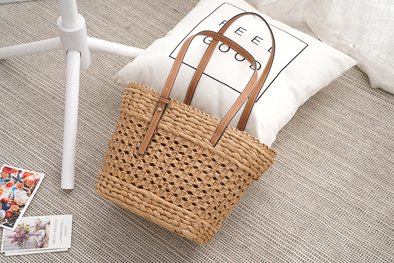 Title 2, Grote Stro gevlochten tas in wit/khaki, eenvoud...