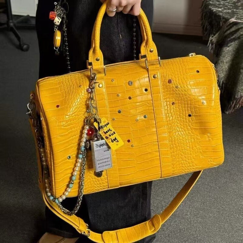 Crocodile-patterned large American-style high-end travel bag, large-capacity textured tote handbag with crocodile skin texture, single-shoulder bag