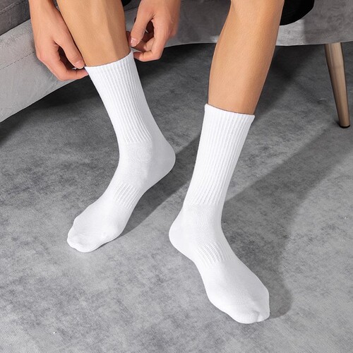 Socks for men and women, mid-calf socks for couples, magnetic three-dimensional holding hands socks, summer, autumn and winter black and white long cotton socks