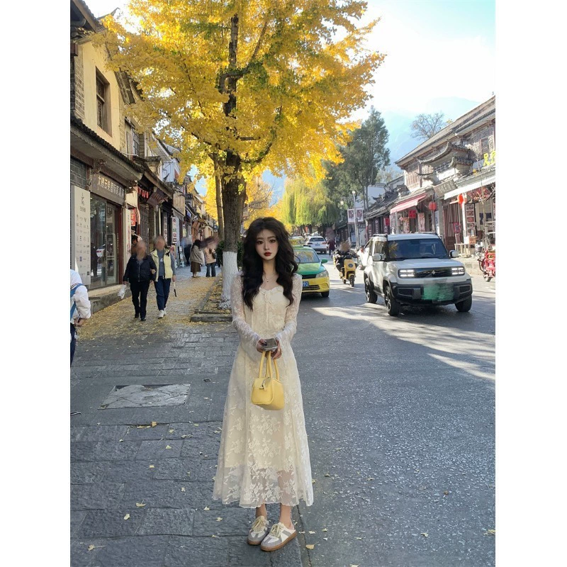 Женское летнее платье с квадратным вырезом, кружевным жаккардовым узором, длинными рукавами, завышенной талией, А-силуэтом и элегантной длинной юбкой.