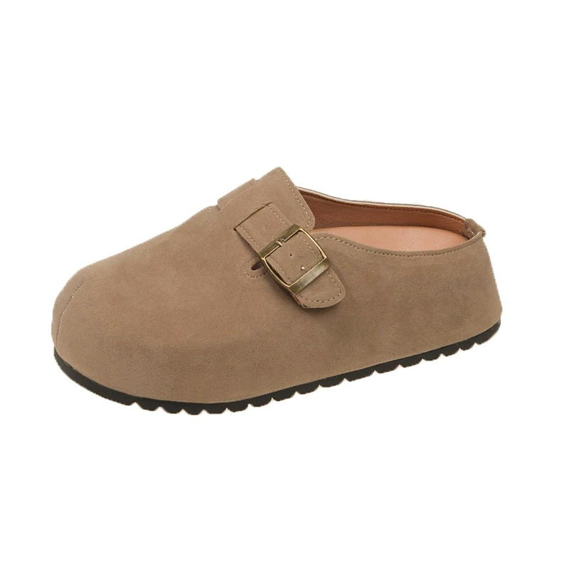 Matte slippers, footwear platform for leisure, trend of season