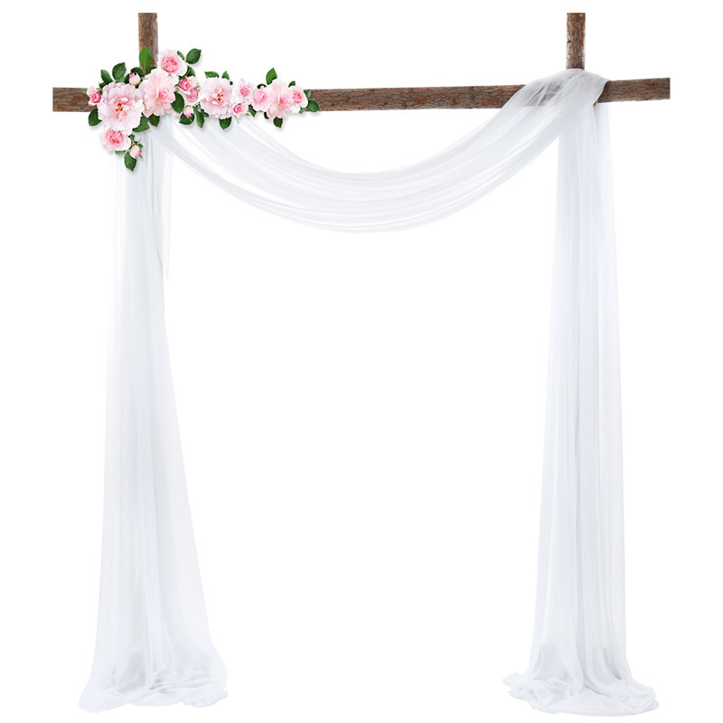 カーテンは欧米の結婚式のアーチで飾られています。|undefined