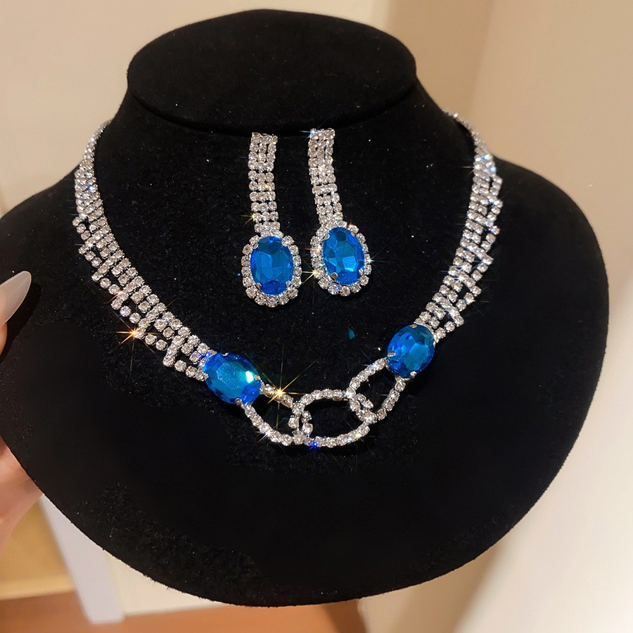 Collar de pendientes de diamantes con gotitas de agua transfronterizas europeas y americanas, colgante de moda de lujo ligero, cadena de clavícula, celebridad de Internet, joyería de alta gama, mujer
