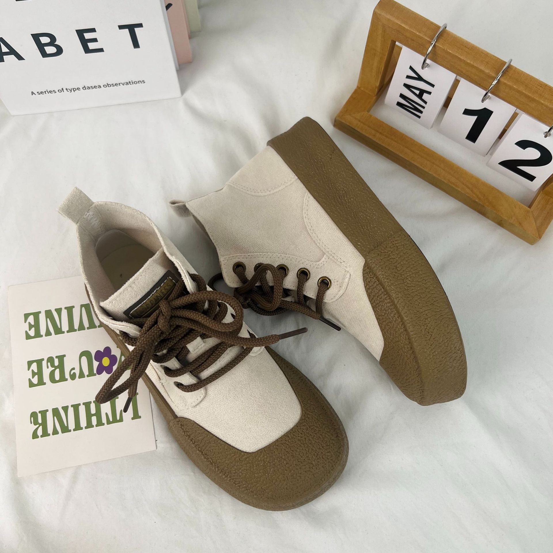 Yuanyuan 2024 primavera mid-Top estilo coreano zapatos de lona del todo fósforo estudiante Harajuku calle zapatos de plataforma de tiro en línea zapatos de transmisión en vivo