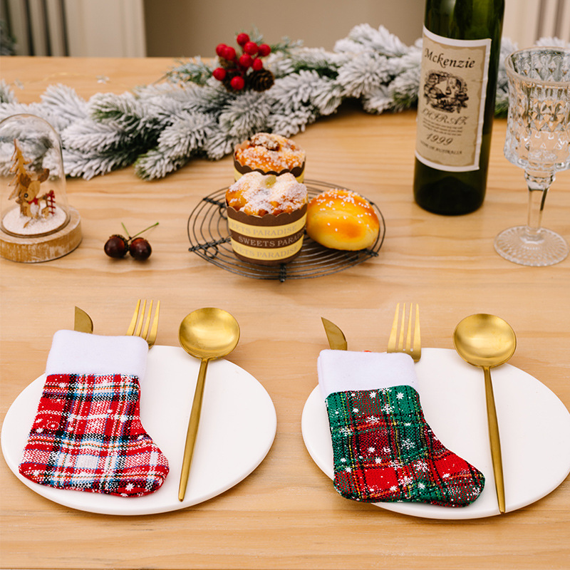 Weihnachtsdekoration Plaid Schneeflocke Messer und Gabel Set Weihnachten Kleine Socken Mini Weihnachten Socken Geschenk Tasche_voghion.com