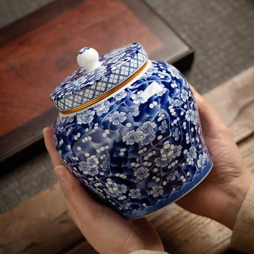 Blue and white tea cans, ceramic sealed cans, household high-end large half-pound storage Chinese-style retro Pu'er general cans