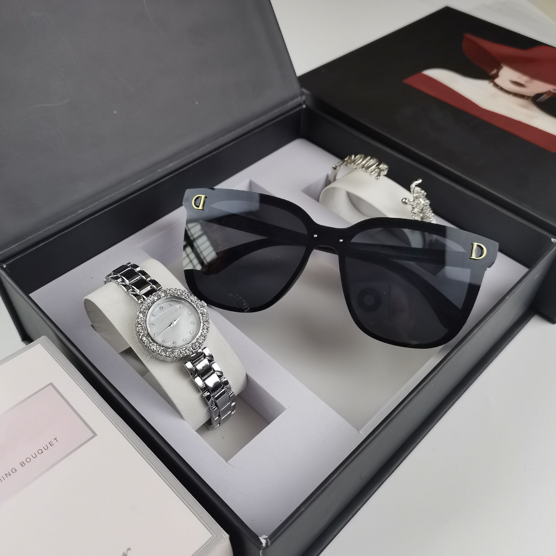 Glasses set d small round watch silver